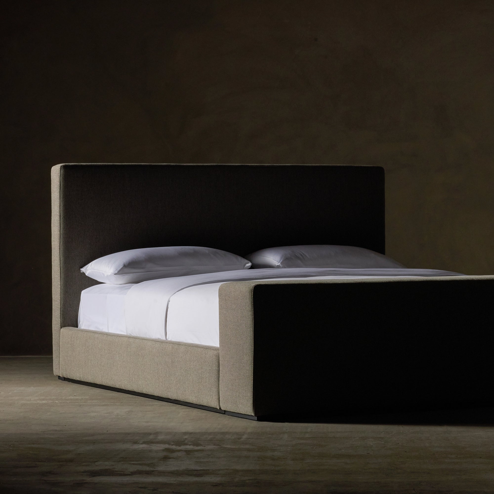 Vital Bed With Bench Footboard